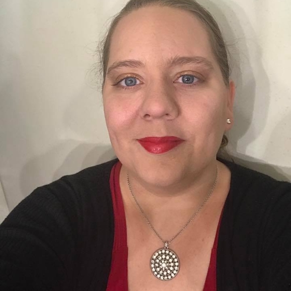 Meet your Posher, Steph - Picture 2 of 2